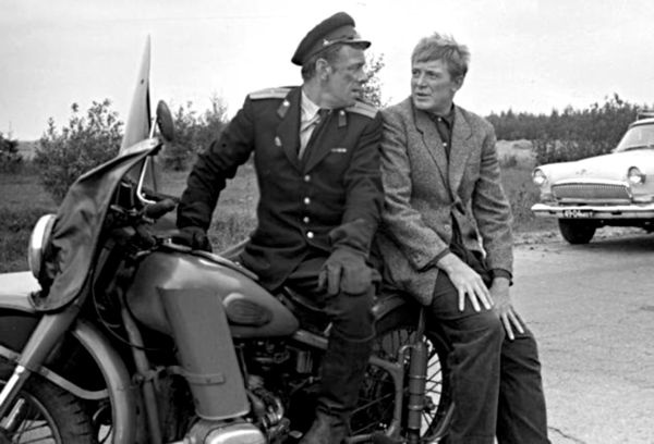 Иллюстрация к книге — Эльдар Рязанов. Ирония судьбы, или… [block_001240_page_063_image_0001.jpg]