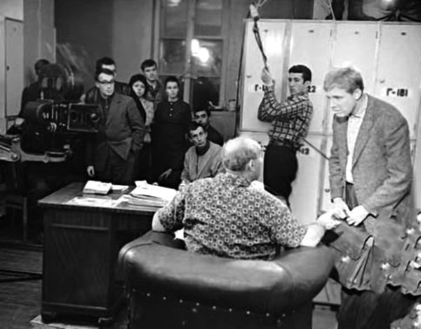 Иллюстрация к книге — Эльдар Рязанов. Ирония судьбы, или… [block_001240_page_075_image_0001.jpg]