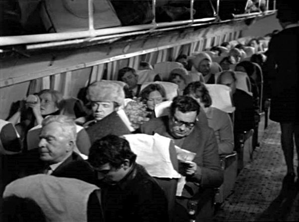 Иллюстрация к книге — Эльдар Рязанов. Ирония судьбы, или… [block_001240_page_107_image_0001.jpg]