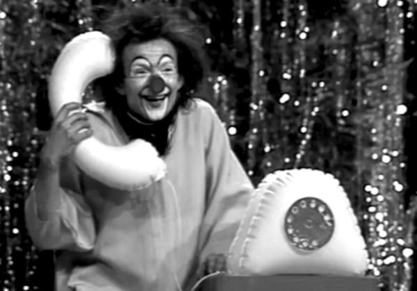 Иллюстрация к книге — Эльдар Рязанов. Ирония судьбы, или… [block_001240_page_211_image_0001.jpg]