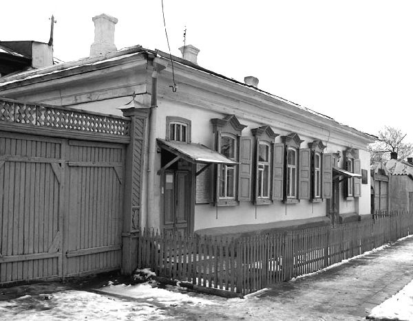 Иллюстрация к книге — Мстислав Ростропович. Любовь с виолончелью в руках [i_007.jpg]