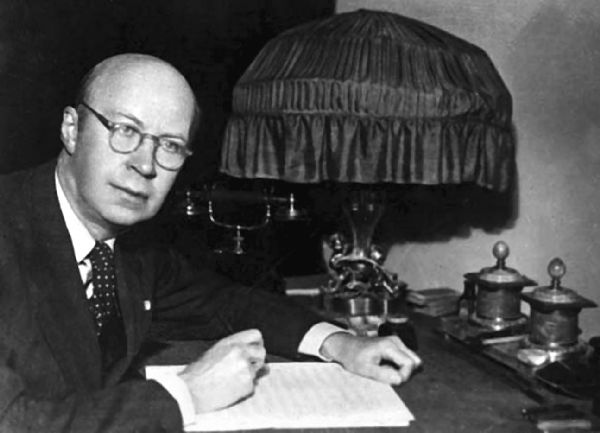 Иллюстрация к книге — Мстислав Ростропович. Любовь с виолончелью в руках [i_014.jpg]