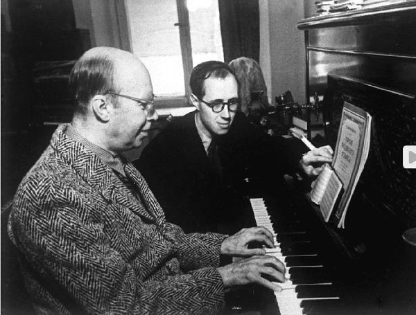 Иллюстрация к книге — Мстислав Ростропович. Любовь с виолончелью в руках [i_015.jpg]