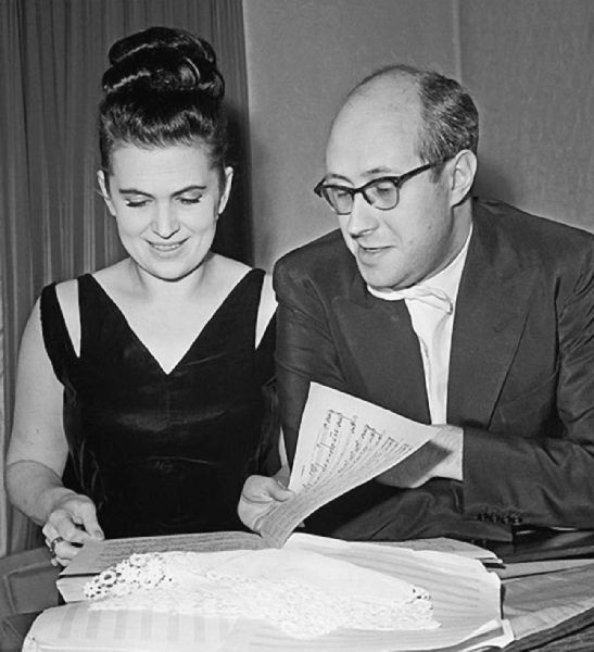 Иллюстрация к книге — Мстислав Ростропович. Любовь с виолончелью в руках [i_019.jpg]