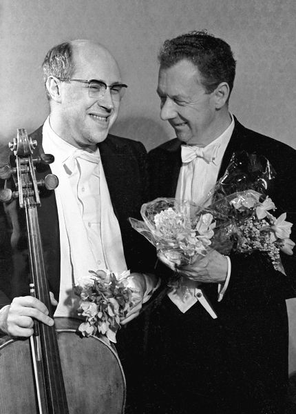 Иллюстрация к книге — Мстислав Ростропович. Любовь с виолончелью в руках [i_028.jpg]