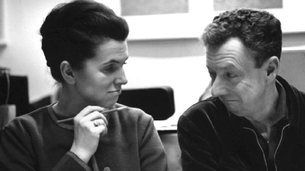 Иллюстрация к книге — Мстислав Ростропович. Любовь с виолончелью в руках [i_029.jpg]