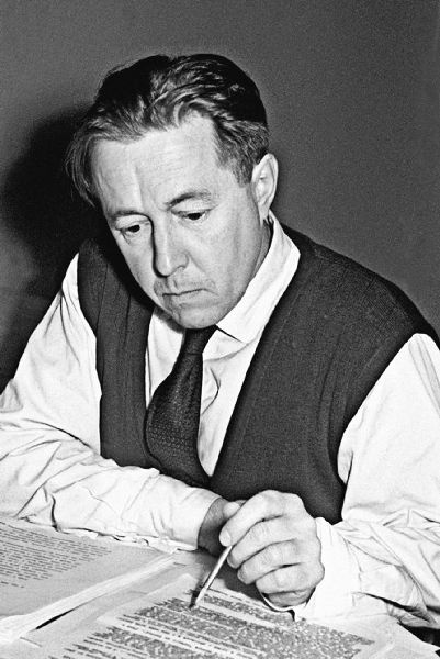 Иллюстрация к книге — Мстислав Ростропович. Любовь с виолончелью в руках [i_031.jpg]