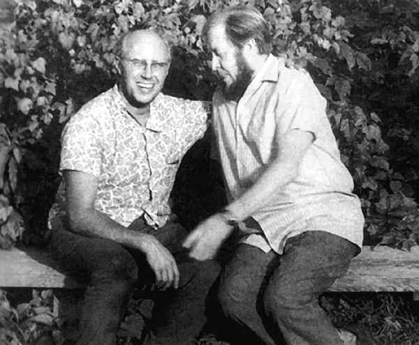 Иллюстрация к книге — Мстислав Ростропович. Любовь с виолончелью в руках [i_037.jpg]