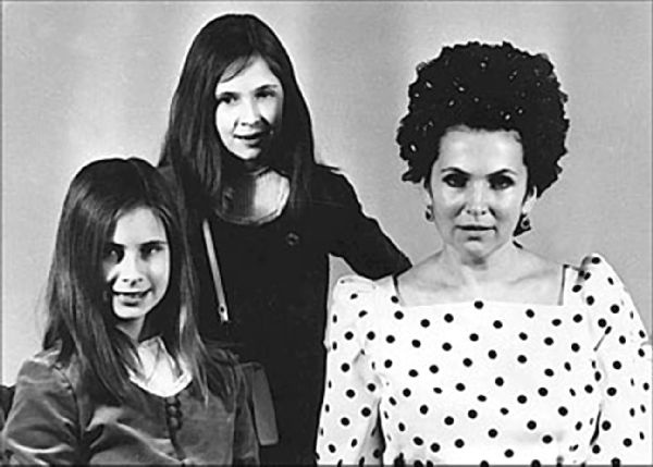 Иллюстрация к книге — Мстислав Ростропович. Любовь с виолончелью в руках [i_038.jpg]