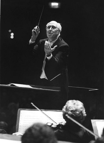 Иллюстрация к книге — Мстислав Ростропович. Любовь с виолончелью в руках [i_041.jpg]