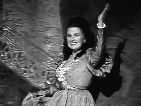 Иллюстрация к книге — Мстислав Ростропович. Любовь с виолончелью в руках [i_044.jpg]