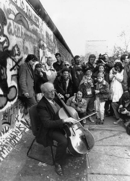 Иллюстрация к книге — Мстислав Ростропович. Любовь с виолончелью в руках [i_046.jpg]