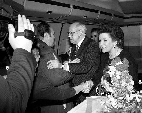 Иллюстрация к книге — Мстислав Ростропович. Любовь с виолончелью в руках [i_047.jpg]