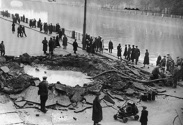 Иллюстрация к книге — Блокада Ленинграда. Полная хроника - 900 дней и ночей [i_009.jpg]