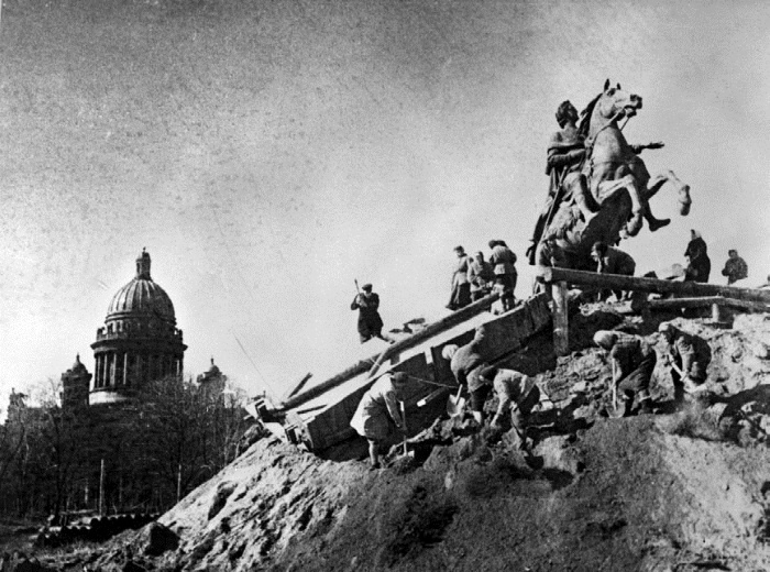 Иллюстрация к книге — Блокада Ленинграда. Полная хроника - 900 дней и ночей [i_017.jpg]