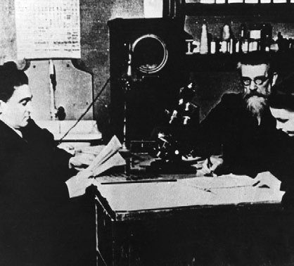 Иллюстрация к книге — Блокада Ленинграда. Полная хроника - 900 дней и ночей [i_030.jpg]