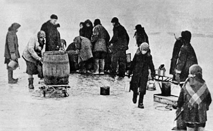 Иллюстрация к книге — Блокада Ленинграда. Полная хроника - 900 дней и ночей [i_032.jpg]