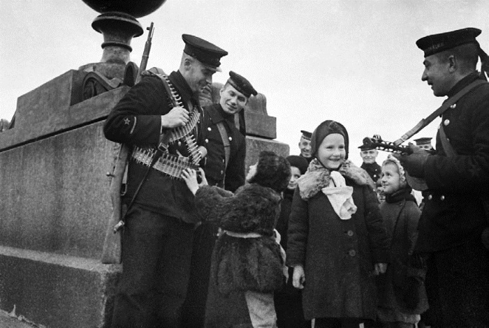 Иллюстрация к книге — Блокада Ленинграда. Полная хроника - 900 дней и ночей [i_081.jpg]