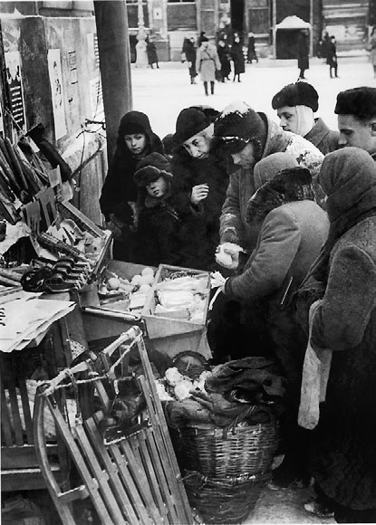 Иллюстрация к книге — Блокада Ленинграда. Полная хроника - 900 дней и ночей [i_102.jpg]