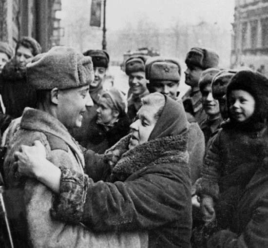 Иллюстрация к книге — Блокада Ленинграда. Полная хроника - 900 дней и ночей [i_110.jpg]