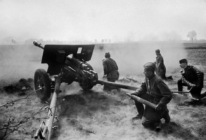 Иллюстрация к книге — Битва за Берлин. Полная хроника - 23 дня и ночи [i_004.jpg]