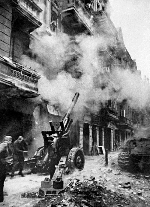 Иллюстрация к книге — Битва за Берлин. Полная хроника - 23 дня и ночи [i_005.jpg]