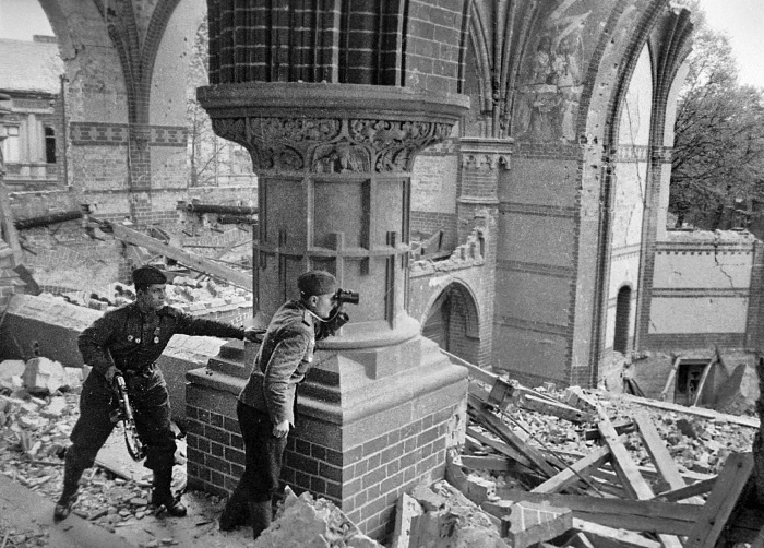 Иллюстрация к книге — Битва за Берлин. Полная хроника - 23 дня и ночи [i_021.jpg]