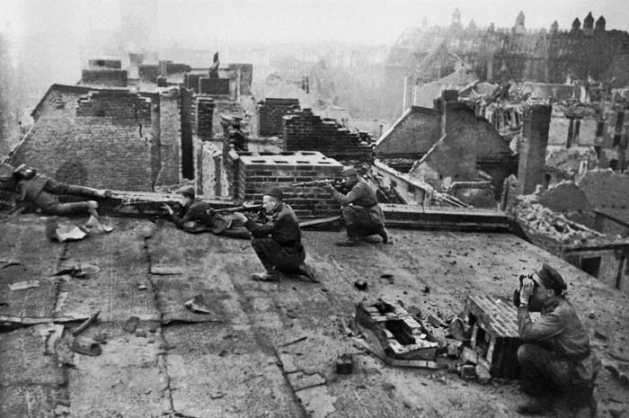 Иллюстрация к книге — Битва за Берлин. Полная хроника - 23 дня и ночи [i_022.jpg]