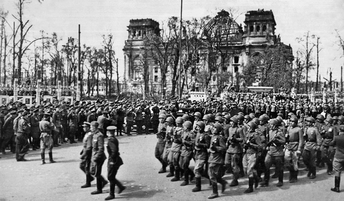 Иллюстрация к книге — Битва за Берлин. Полная хроника - 23 дня и ночи [i_025.jpg]