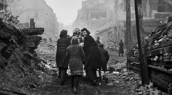 Иллюстрация к книге — Битва за Берлин. Полная хроника - 23 дня и ночи [i_029.jpg]