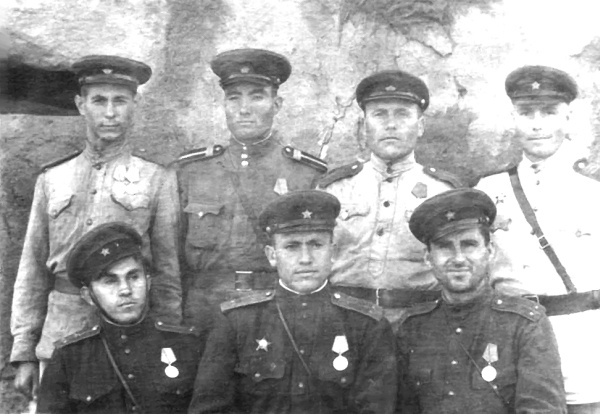 Иллюстрация к книге — Казак на самоходке. "Заживо не сгорели" [i_008.jpg]