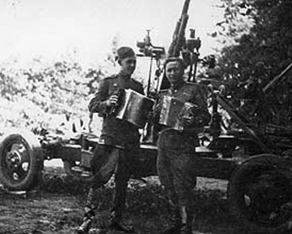 Иллюстрация к книге — На войне как на войне. &quot;Я помню&quot; [i_033.jpg]