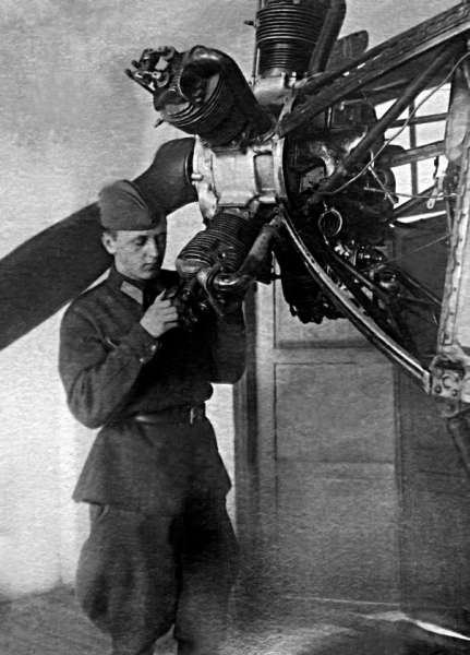 Иллюстрация к книге — Мы дрались на истребителях [block_001832_page_018_image_0001.jpg]