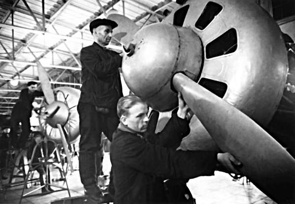 Иллюстрация к книге — Мы дрались на истребителях [block_001832_page_062_image_0001.jpg]