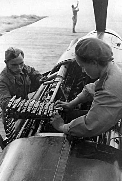 Иллюстрация к книге — Мы дрались на истребителях [block_001832_page_088_image_0001.jpg]