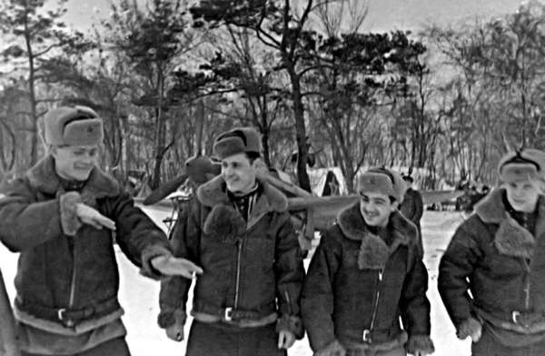 Иллюстрация к книге — Мы дрались на истребителях [block_001832_page_099_image_0001.jpg]