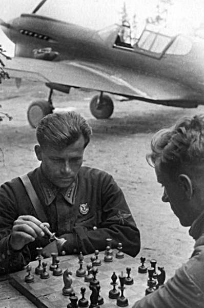 Иллюстрация к книге — Мы дрались на истребителях [block_001832_page_201_image_0001.jpg]