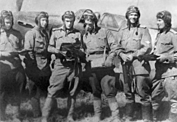 Иллюстрация к книге — Мы дрались на истребителях [block_001832_page_279_image_0001.jpg]