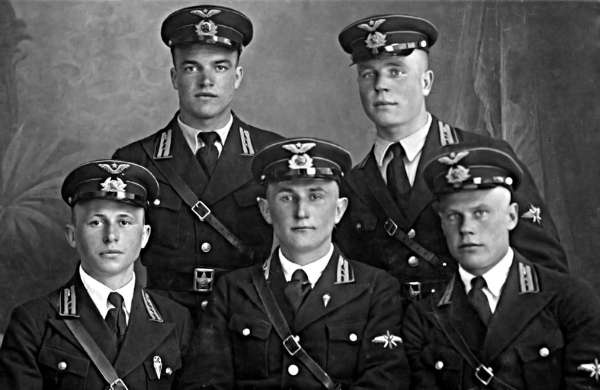 Иллюстрация к книге — Мы дрались на истребителях [block_001832_page_286_image_0001.jpg]