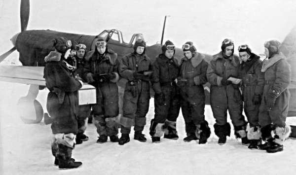 Иллюстрация к книге — Мы дрались на истребителях [block_001832_page_293_image_0001.jpg]