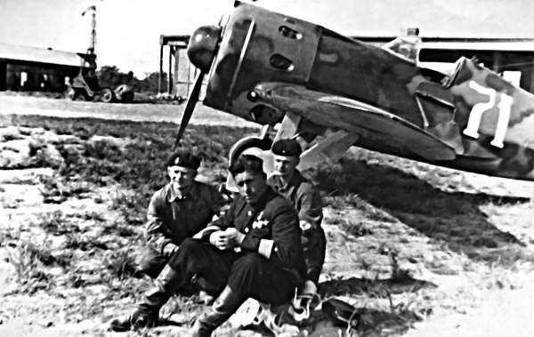 Иллюстрация к книге — Мы дрались на истребителях [block_001832_page_317_image_0001.jpg]