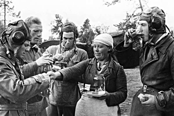 Иллюстрация к книге — Мы дрались на истребителях [block_001832_page_332_image_0001.jpg]