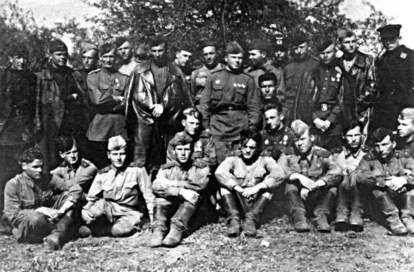 Иллюстрация к книге — Мы дрались на истребителях [block_001832_page_347_image_0001.jpg]