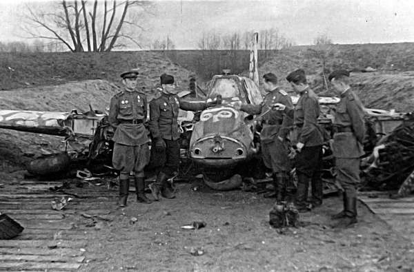 Иллюстрация к книге — Мы дрались на истребителях [block_001832_page_381_image_0001.jpg]