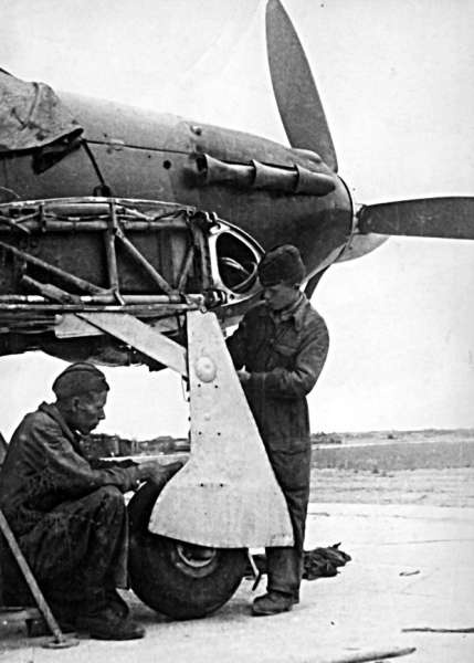 Иллюстрация к книге — Мы дрались на истребителях [block_001832_page_435_image_0001.jpg]