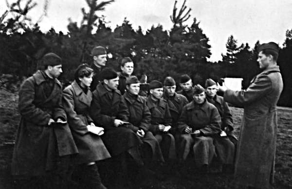 Иллюстрация к книге — Мы дрались на истребителях [block_001832_page_625_image_0001.jpg]