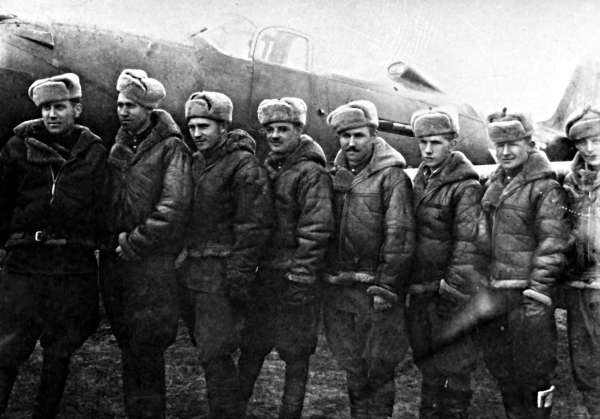 Иллюстрация к книге — Мы дрались на истребителях [block_001832_page_643_image_0001.jpg]