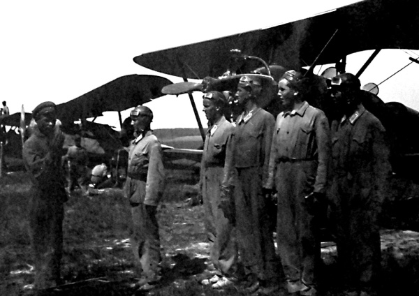 Иллюстрация к книге — Я дрался на штурмовике. Обе книги одним томом [i_053.jpg]