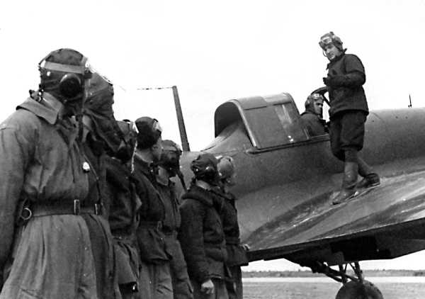 Иллюстрация к книге — Я дрался на штурмовике. Обе книги одним томом [i_054.jpg]