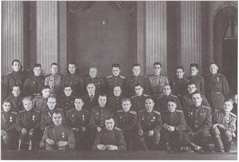 Иллюстрация к книге — Погоня за "ястребиным глазом". Судьба генерала Мажорова [i_005.jpg]